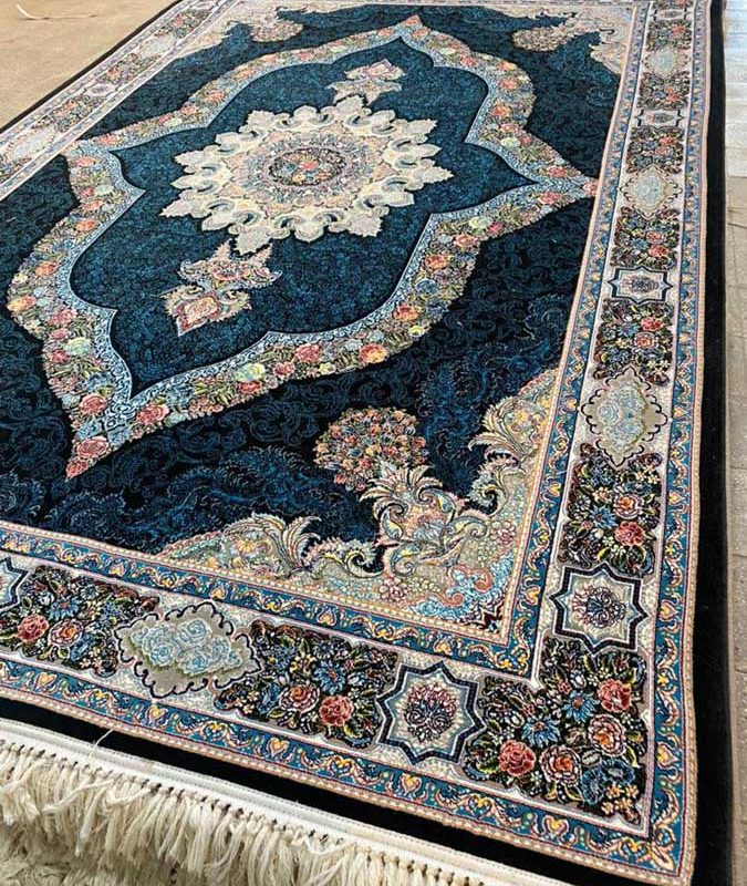 فرش ماشینی ۷۰۰ شانه تراکم ۲۵۵۰ نقشه کارینا سرمه ای