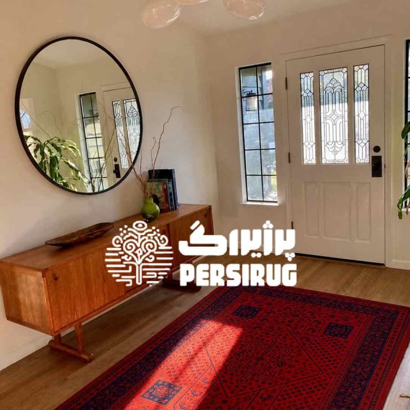 ر طرح (Le Rubis Royal) با ترکیب رنگ قرمز لاکی و سرمه‌ای به خانه شما حس گرما و اصالت میبخشد